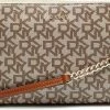 Beste Verkoop 👏 DKNY R83EJ655 Bryant Logo Dome Crossbody Q4-21 🔔