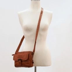 Beste Verkoop 💯 Spikes & Sparrow Kleine Schoudertas / Crossbody Tas Dames - Leer - Bronco - - Cognac 🔥 -tassen-dames Verkoop 550x502 4