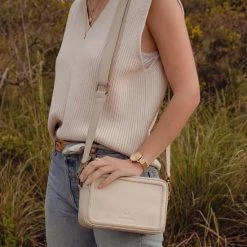 Aanbiedingen 😀 Violet Hamden Essential Bag Dames Crossbody Tas Kunstleer - Beige 🥰 -tassen-dames Verkoop 550x550 231