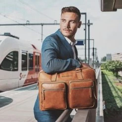 Uitgang 🔥 Chesterfield Misha Leren Laptoptas - 17 Inch - Cognac 🎉 -tassen-dames Verkoop 550x550 437