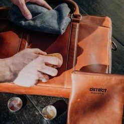 Flash-uitverkoop 🎁 DSTRCT Premium Collection Leren Business Laptoptas - 15,6 Inch Laptopvak Met Rits - Inclusief Onderhouspakket - Cognac 🎉 -tassen-dames Verkoop 550x550 599