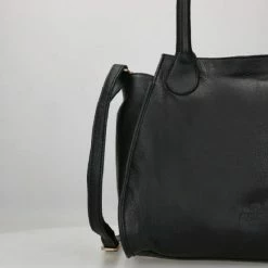 Nieuw 🎁 Fred De La Bretoniere Medium Schoudertas / Crossbody Tas Dames - Leer - Soft Grain Leather - Zwart ⌛ -tassen-dames Verkoop 550x550 708