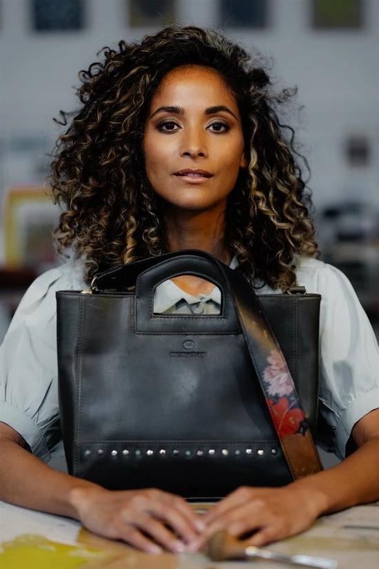 Gloednieuw β¨ Micmacbags Masterpiece Handtas - Zand π 11 Gloednieuw β¨ Micmacbags Masterpiece Handtas - Zand π - Afbeelding 11